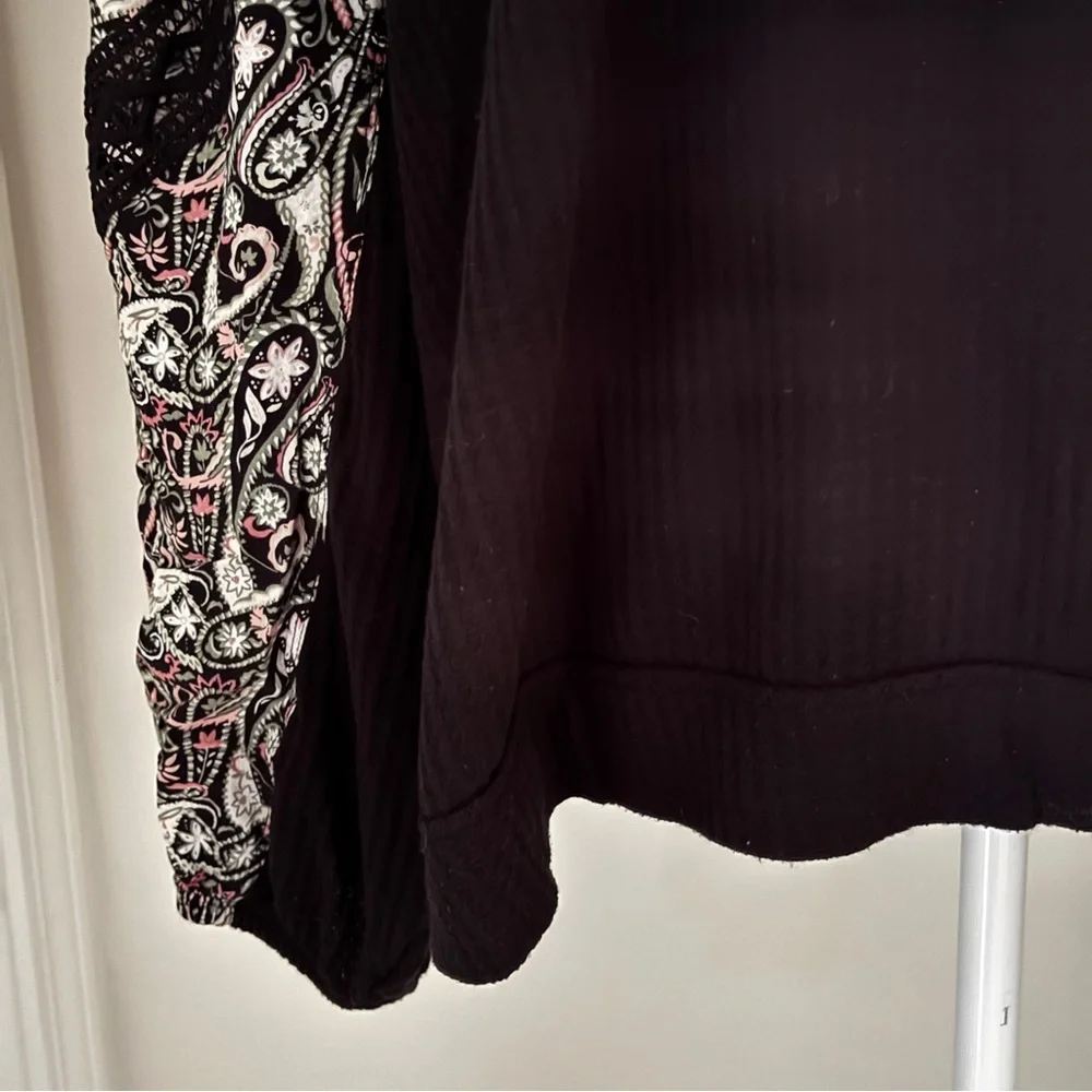 Black Lace Sleeve Women's Top Waffle Knit, Size 26/28W - Picture 3 of 8
